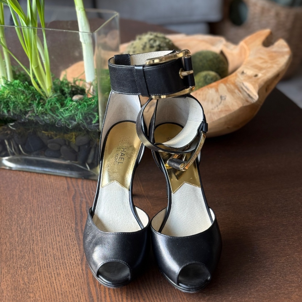 Michael Kors Calder Open-Toe Leather Platform Sandals - Picture 6 of 6